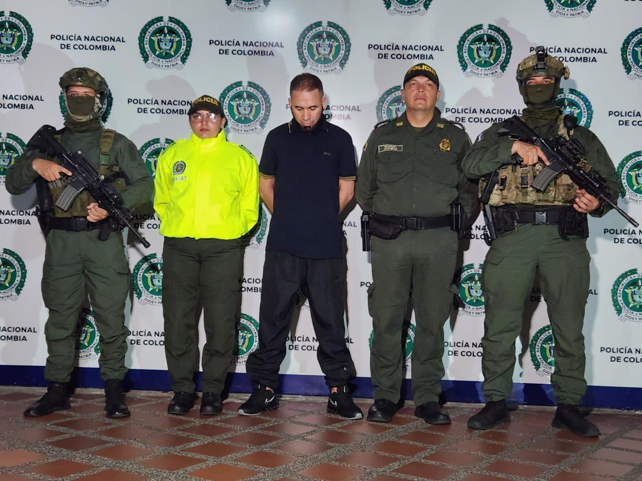 En Pereira se ejecutó la operación Vikingo II, logrando la captura de Brainer Robinson Montoya Serna alias Cakin.