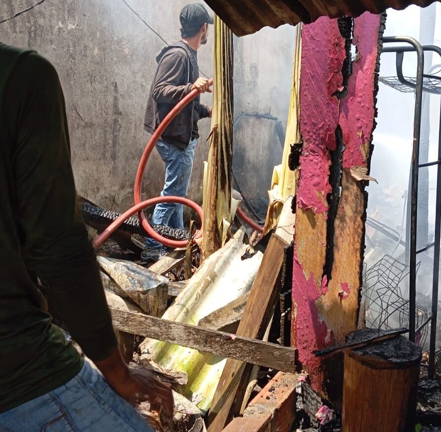 Incendio dejó 17 personas damnificadas