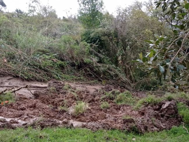 Derrumbe en vías del Valle de Tenza