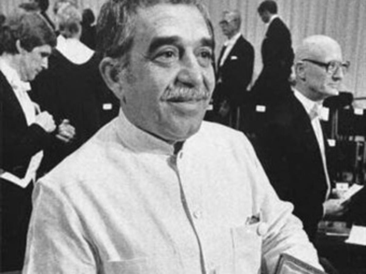 El Club de lectura: Hace 30 años Juan Gossaín le dice a Colombia que Gabriel García Márquez es el nuevo Premio Nobel de Literatura