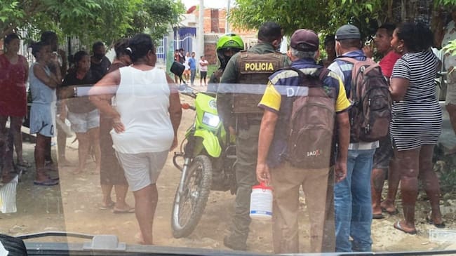Estas personas adelantaban una jornada de control larvario contra el dengue
