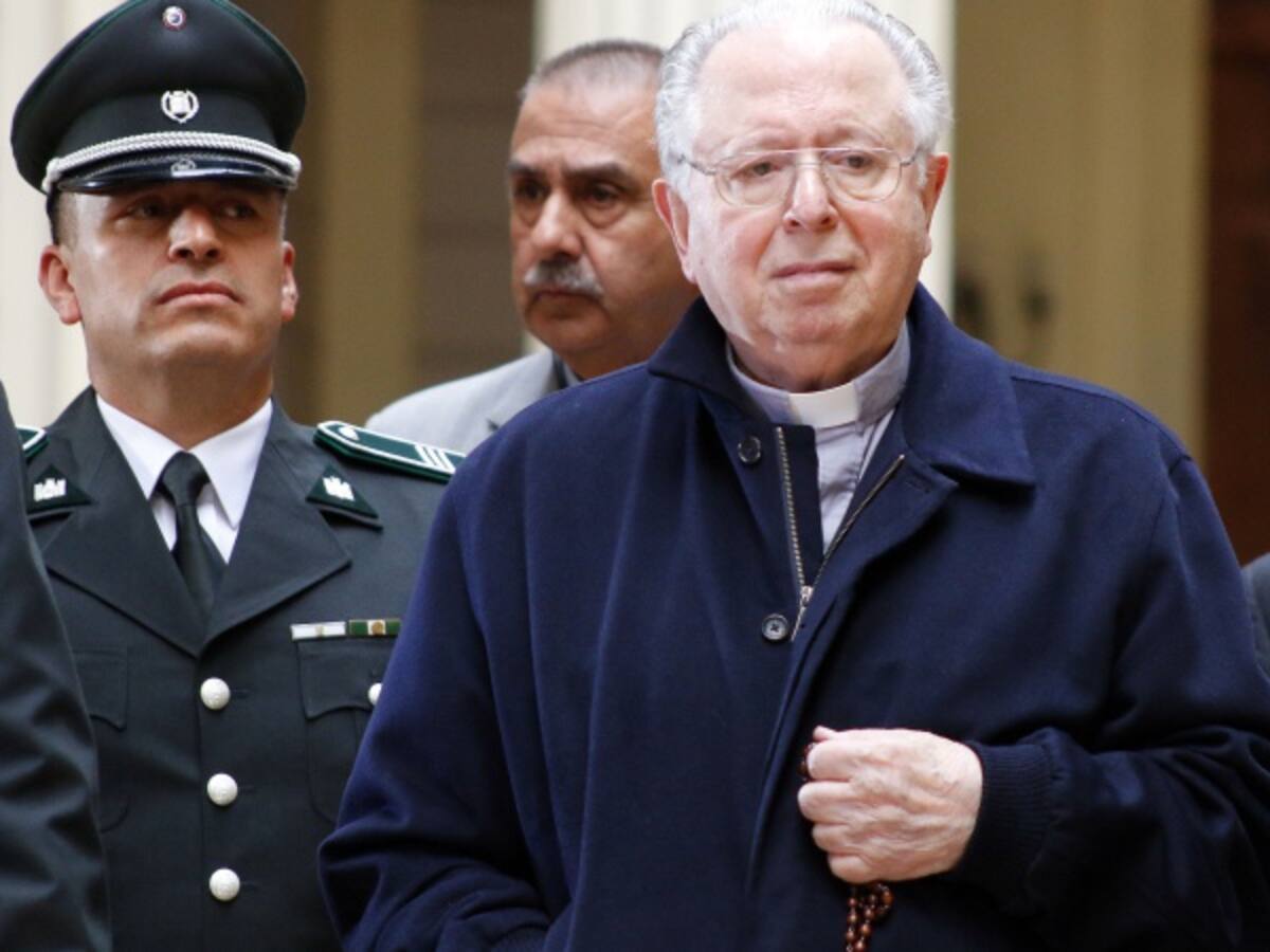 Papa expulsó del sacerdocio al chileno Karadima por abuso sexual