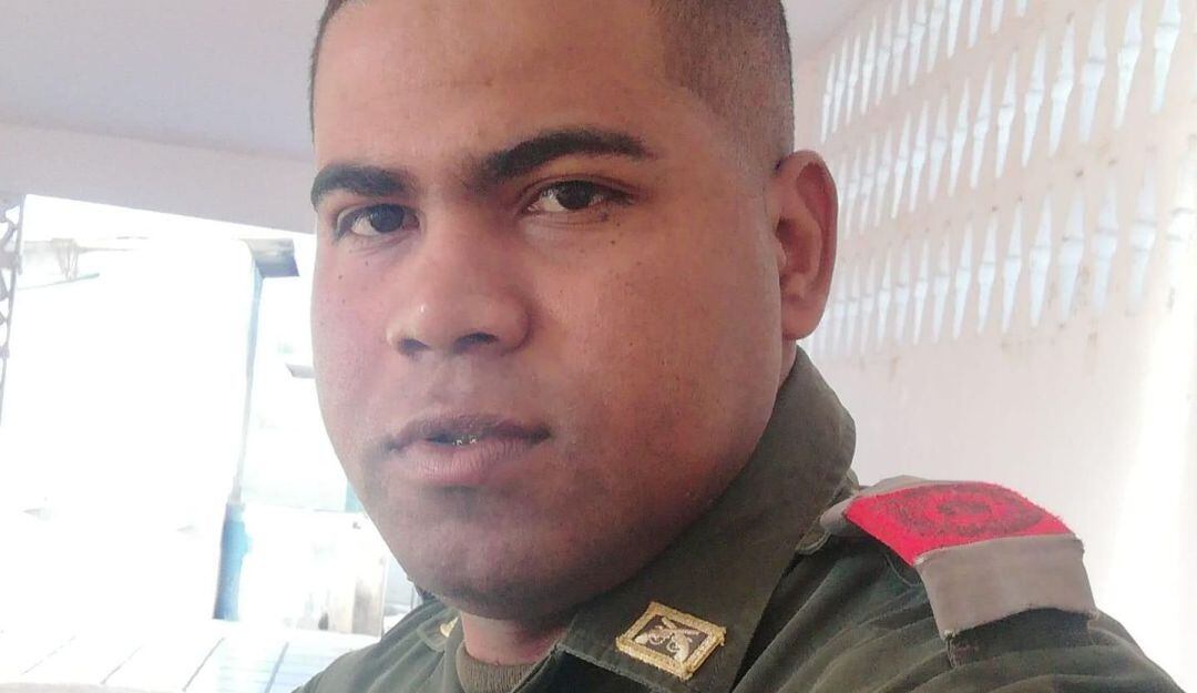 Los hechos ocurrieron después de que el uniformado terminó de desayunar en un reconocido restaurante del municipio