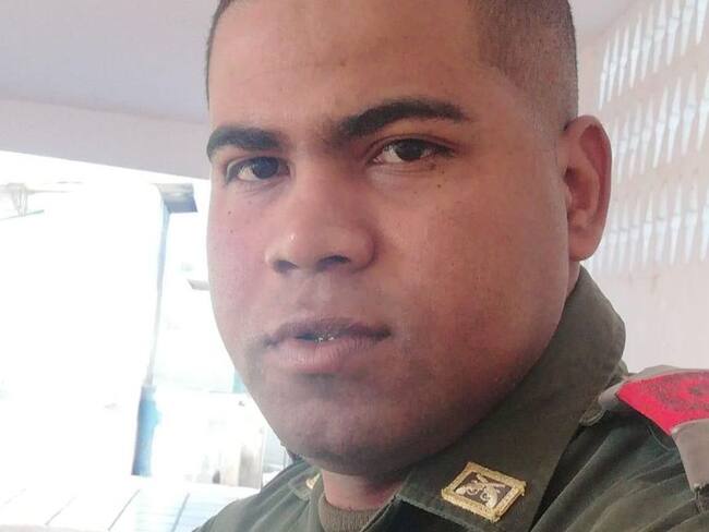 Los hechos ocurrieron después de que el uniformado terminó de desayunar en un reconocido restaurante del municipio