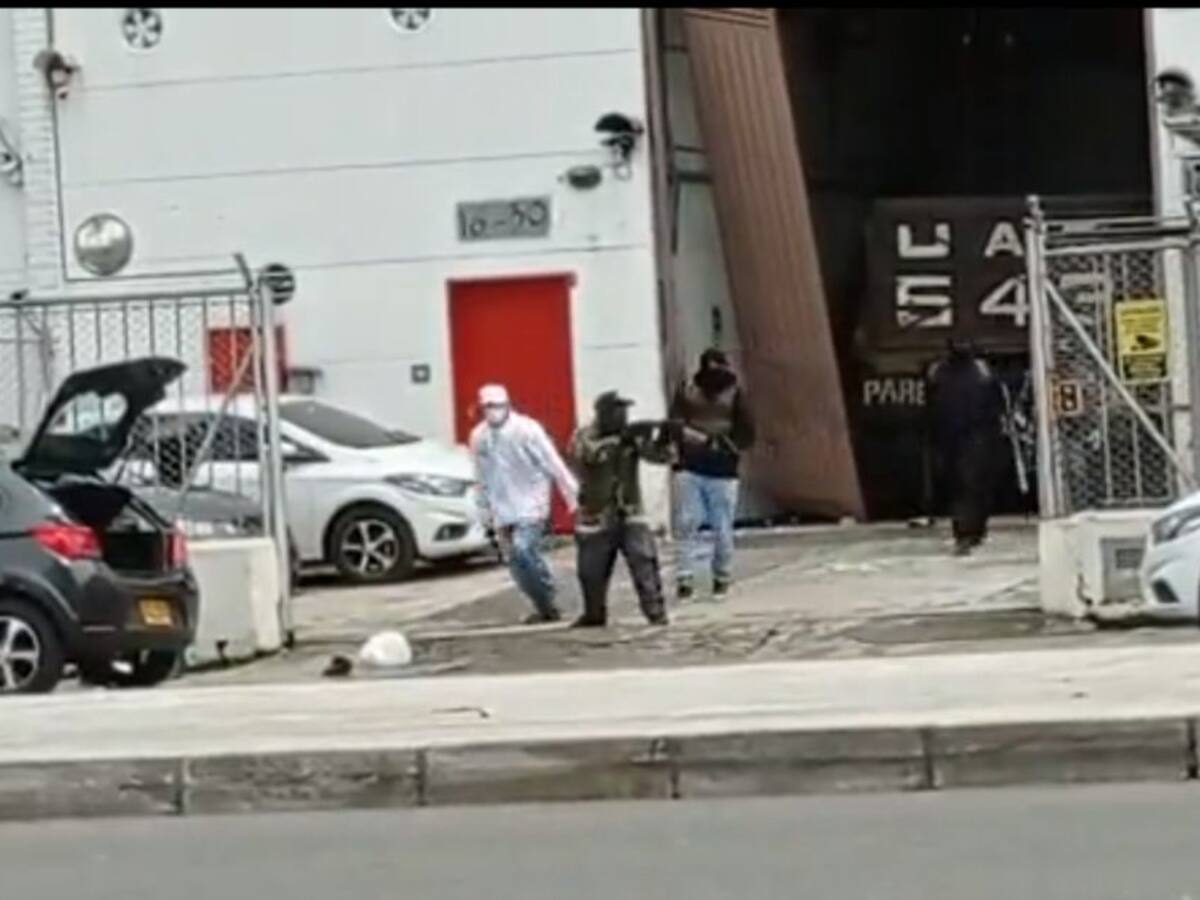VIDEO: Balacera en El Poblado entre policías y presuntos ladrones