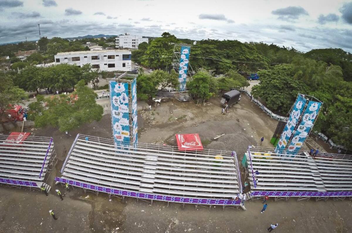 El artista hizo su presentación desde un planchó sobre el río Sinú. Foto: El Roble Producciones