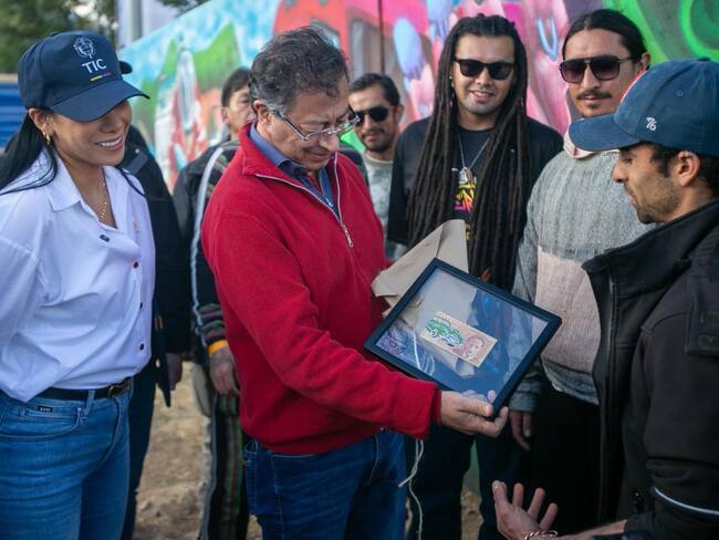 En Zipaquirá se instaló la piedra para la facultad de Inteligencia Artificial. Cortesía: Ministerio de las TIC