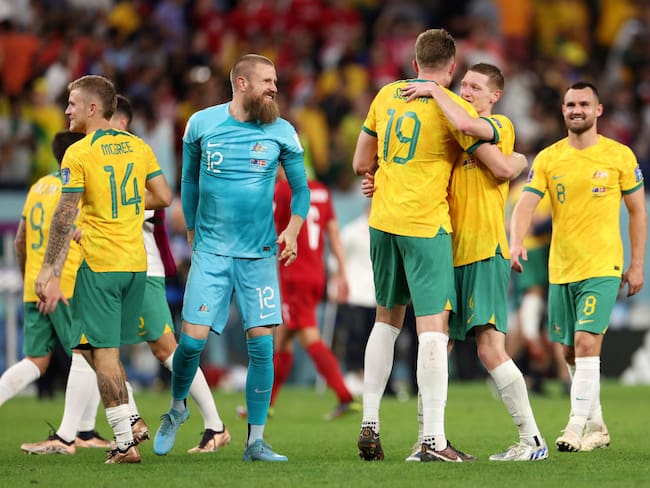 Australia celebra su clasificación a los octavos de final del Mundial (Photo by Dean Mouhtaropoulos/Getty Images)