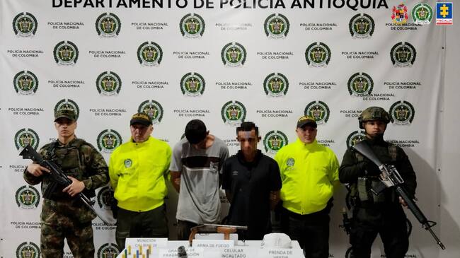 A la cárcel presuntos integrantes del ‘Clan del Golfo’ capturados en flagrancia con armas de fuego. Foto: Cortesía Fiscalía.