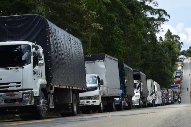 De nuevo un grupo armado robó dos vehículos de carga en la vía Panamericana entre Cauca y Nariño