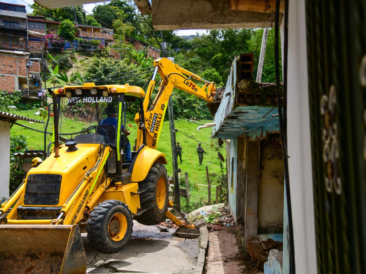 Demuelen un inmueble que era usado para el tráfico de drogas en Cocorná
