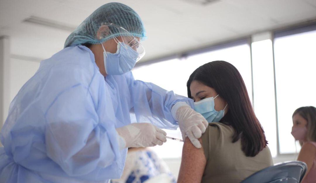 Vacunación covid-19 en Pereira.