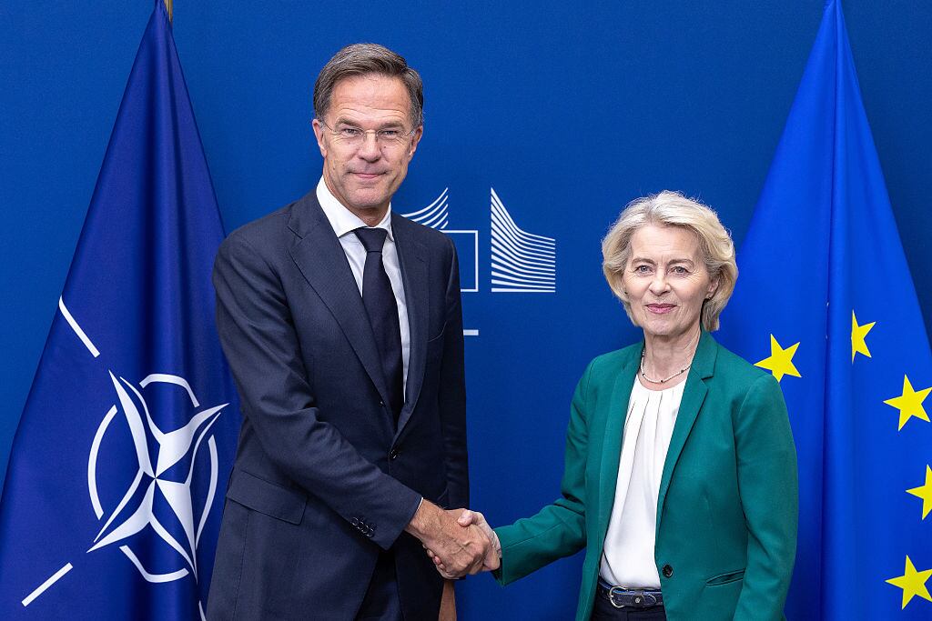 Ursula von der Leyen y Mark Rutte. (Photo by Omar Havana/Getty Images)