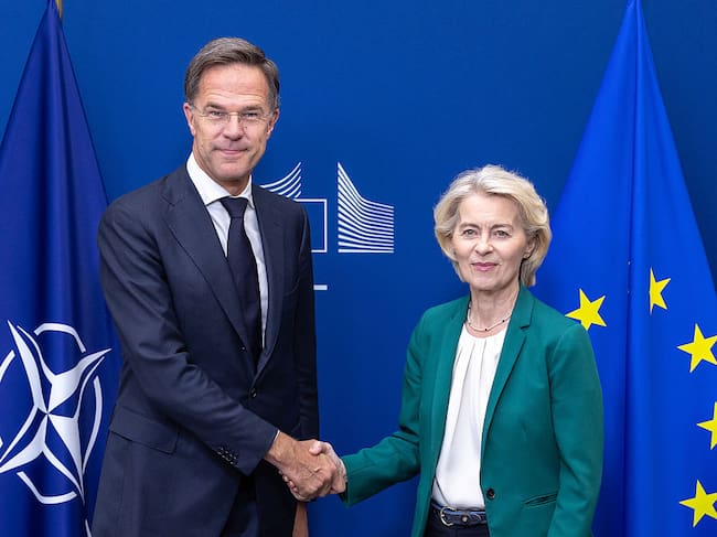 Ursula von der Leyen y Mark Rutte. (Photo by Omar Havana/Getty Images)