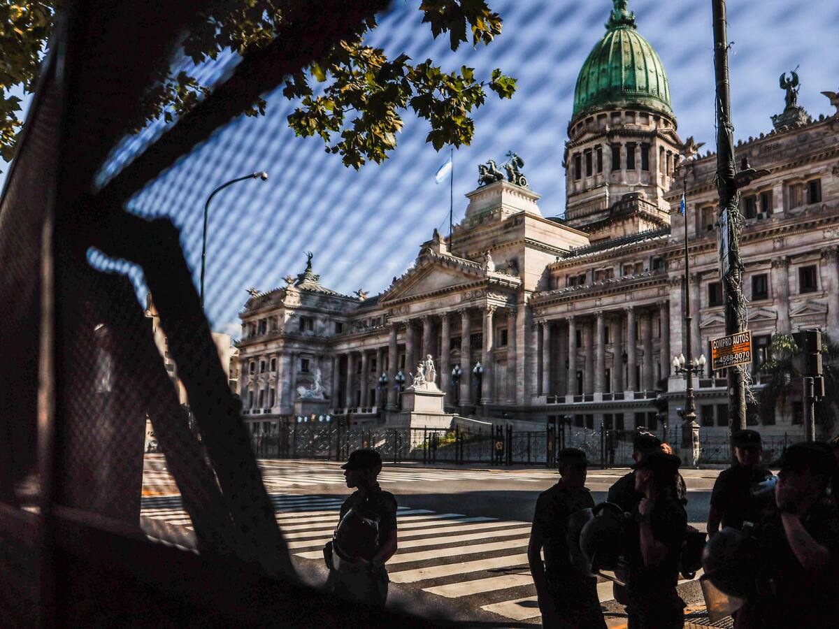 Congreso argentino aprueba a Milei pedir nuevo préstamo al FMI