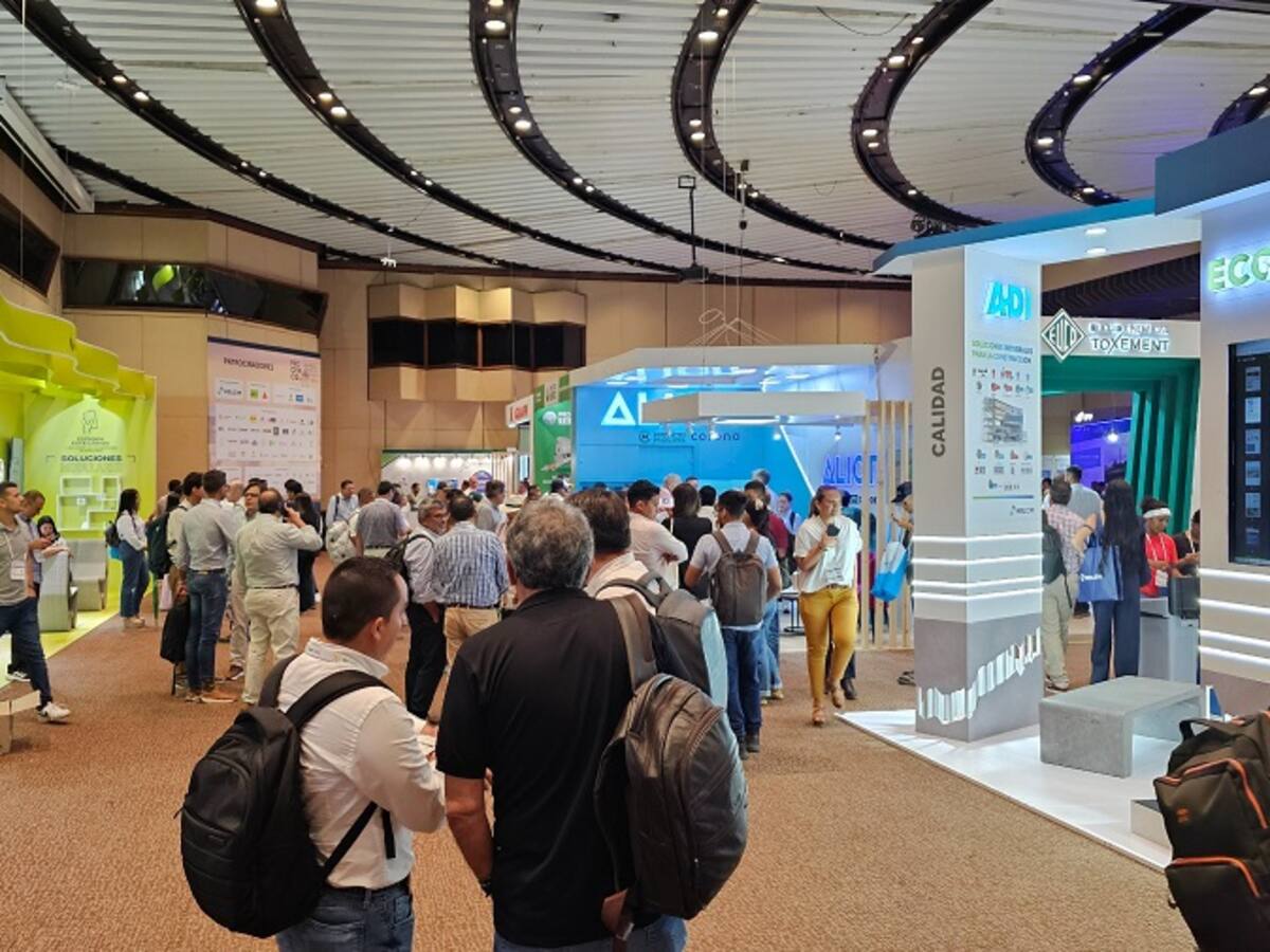 Constructora Bolívar está cinco puntos por encima en participación femenina