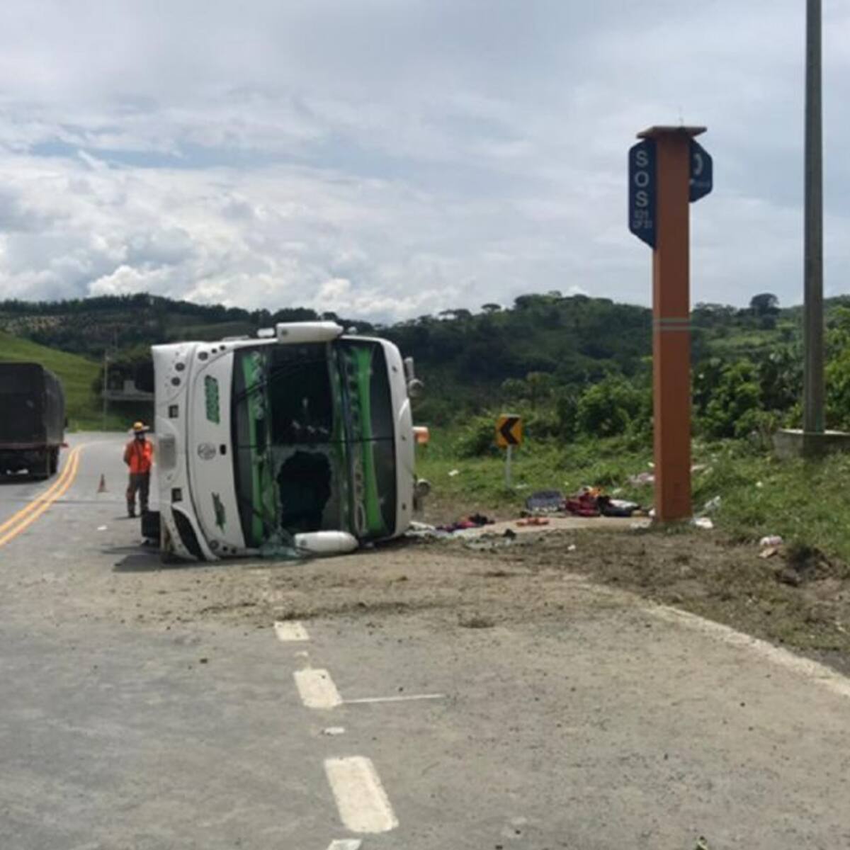 Accidente deja tres detenidos por presunto tráfico de migrantes