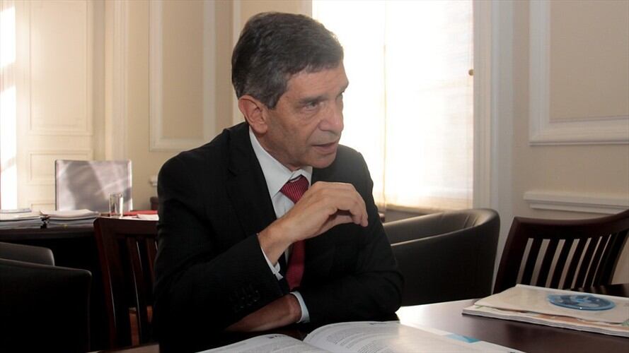 Rafael Pardo afirmó que la cifra que oficialmente reconoce el Gobierno colombiano sobre cultivos de coca es el estudio que realiza Naciones Unidas, que da cuenta de 96 mil hectáreas en el año 2016. Foto: Colprensa - Diego Pineda