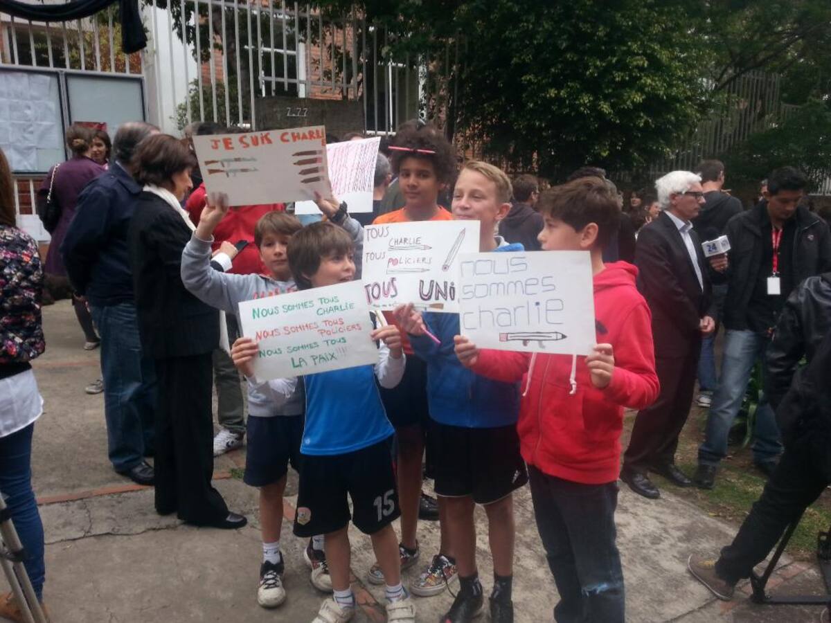 Bogotá también marchó contra el terrorismo y la libre expresión, después de los hechos ocurridos esta semana en París.