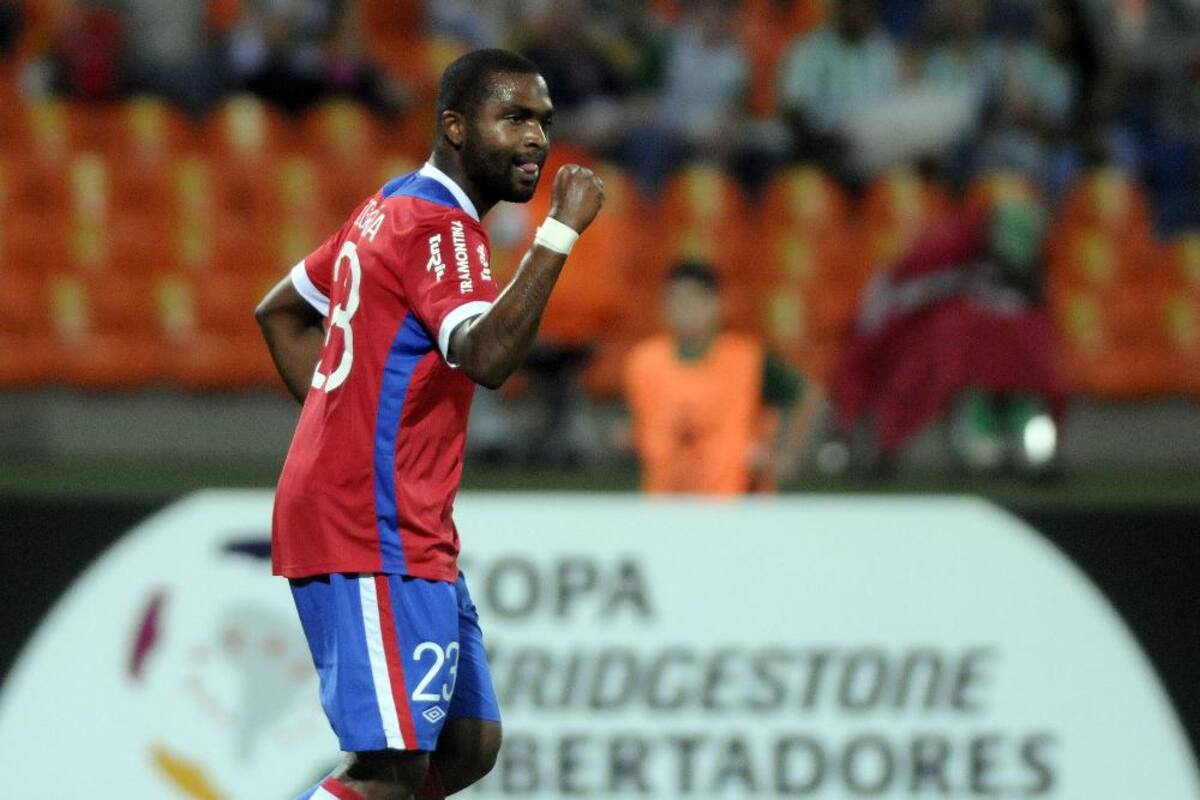 Los goles de Carlos De Pena y Santiago García marcaron para los visitantes. Daniel Bocanegra anotó doblete para los dueños de casa.