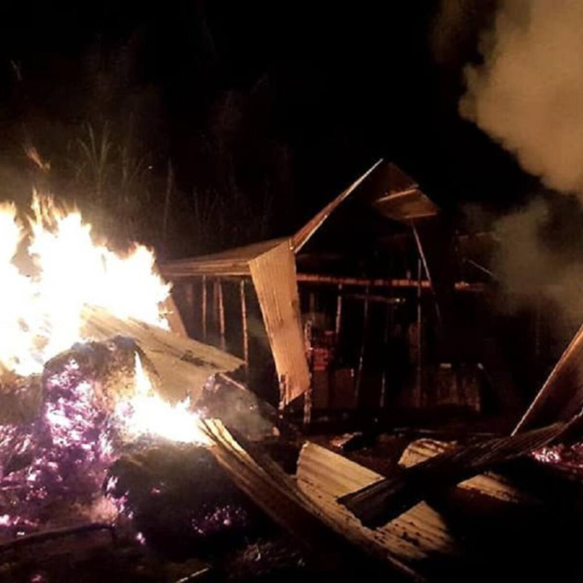 El fuego consume trapiche panelero en Caldas