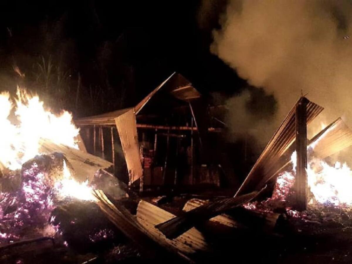 El fuego consume trapiche panelero en Caldas