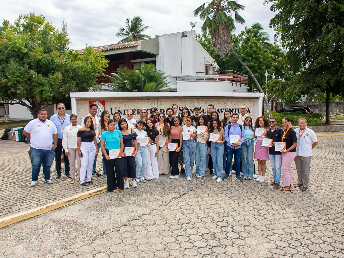 Universitarios fueron reconocidos por sus propuestas para intervención paisajística de Patio Portal