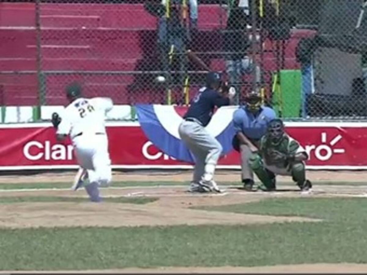 Toros estira la serie semifinal a un cuarto juego