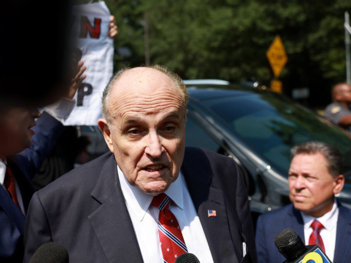 El exalcalde de Nueva York Rudy Giuliani está hospitalizado en condición crítica pero estable