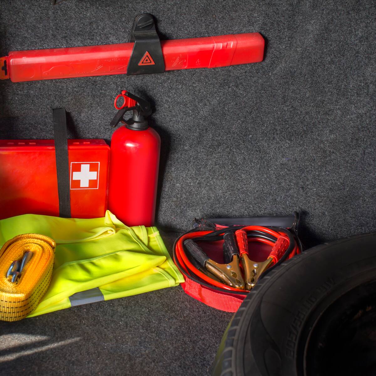¿Qué debe llevar en el kit de carretera de un carro? Es obligatorio en Colombia