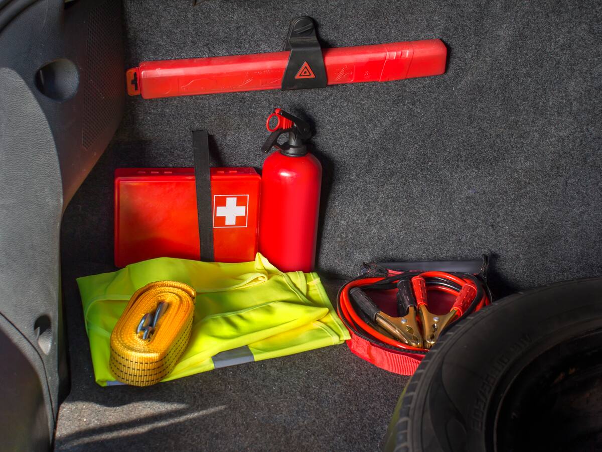 ¿Qué debe llevar en el kit de carretera de un carro? Es obligatorio en Colombia