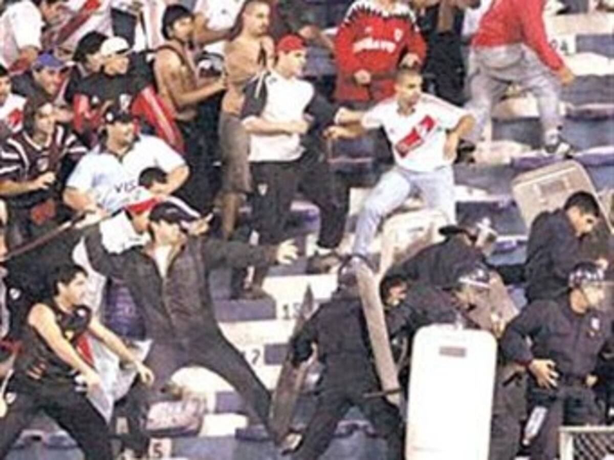 MUNDIAL/ AFA toma distancia con 'Barras Bravas' que llegaron a Sudáfrica