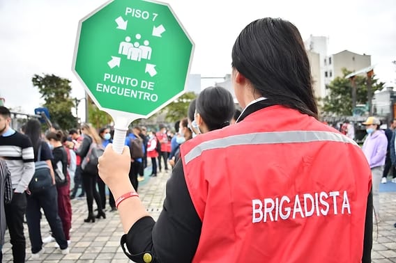 Así lo vivieron los ciudadanos en Bogotá: sismo con magnitud de 7.4 sacude al país.