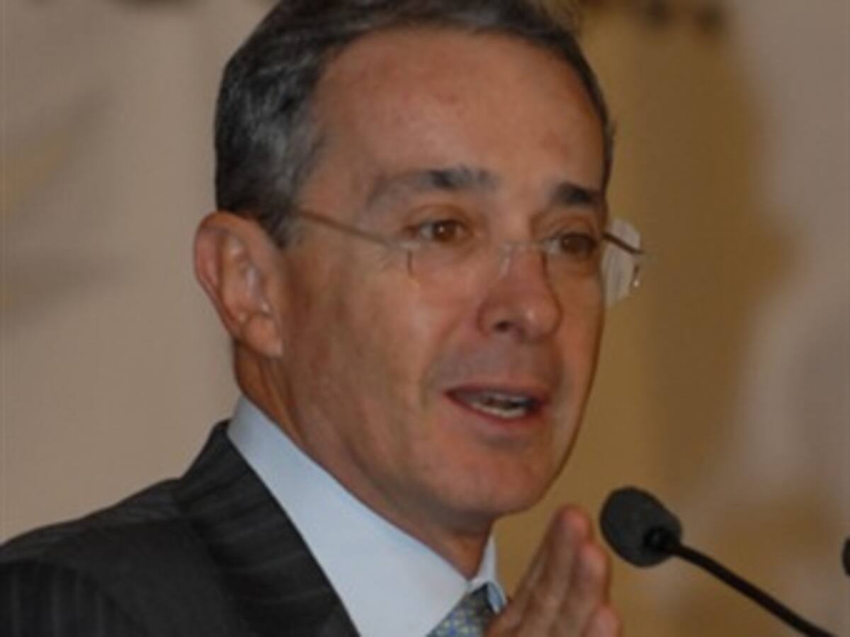 Uribe dice que no frustrará intenciones de otros candidatos