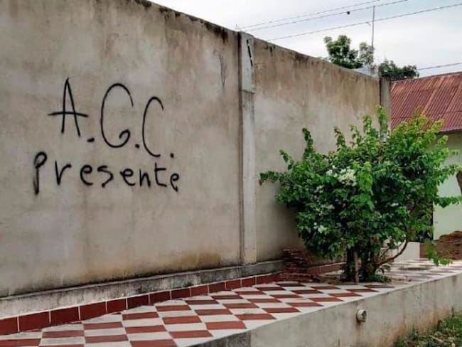 Aparecen panfletos y grafitis alusivos a las autodefensas en Bolívar