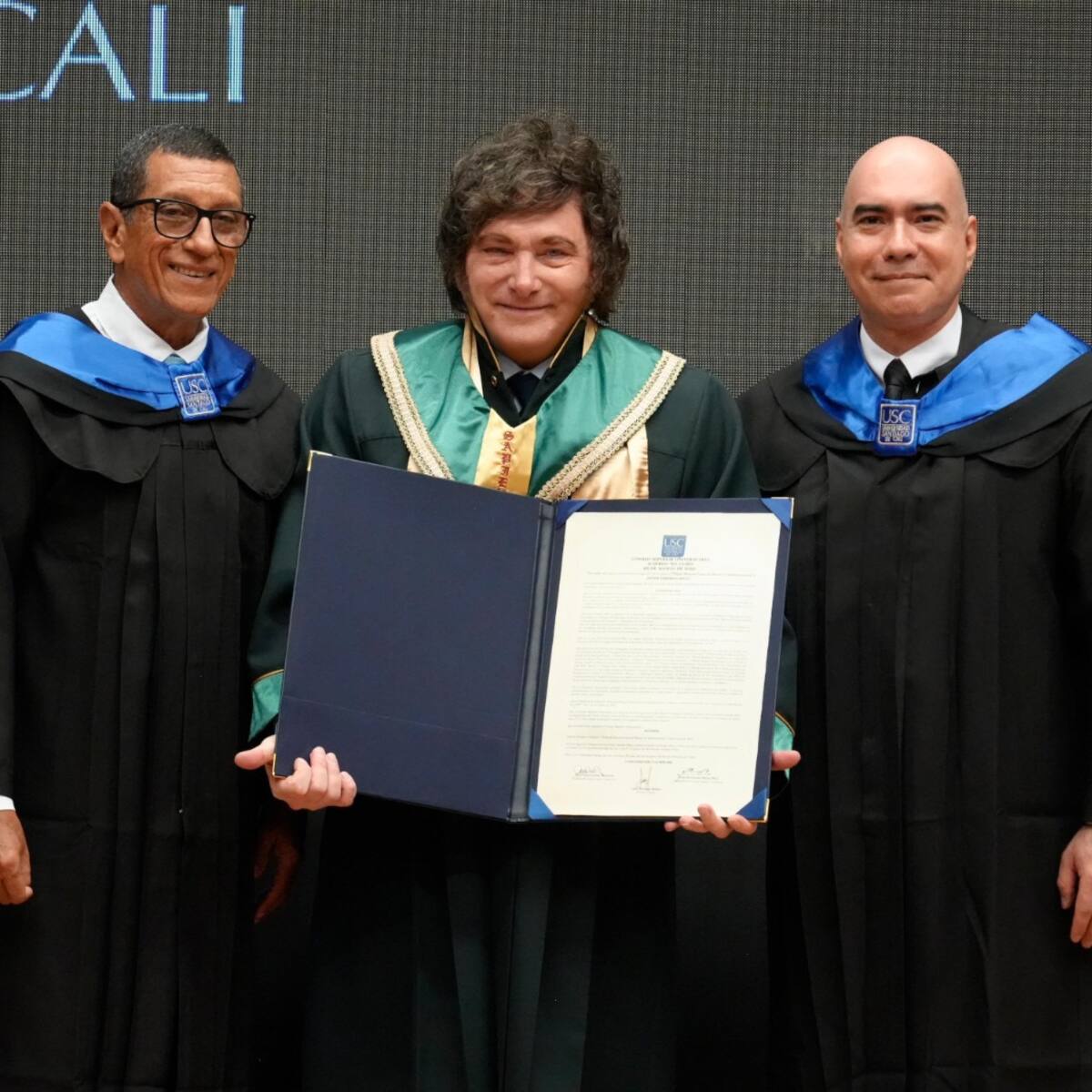 Milei recibe doctorado honoris causa de la Universidad Santiago de Cali