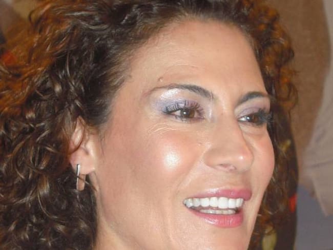 Katherine Vélez en el papel de una trastornada mental