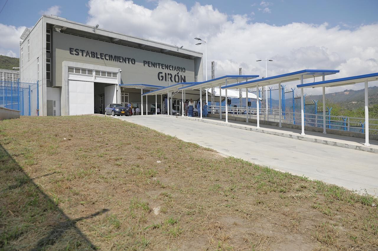 Internos denuncian falta de agua