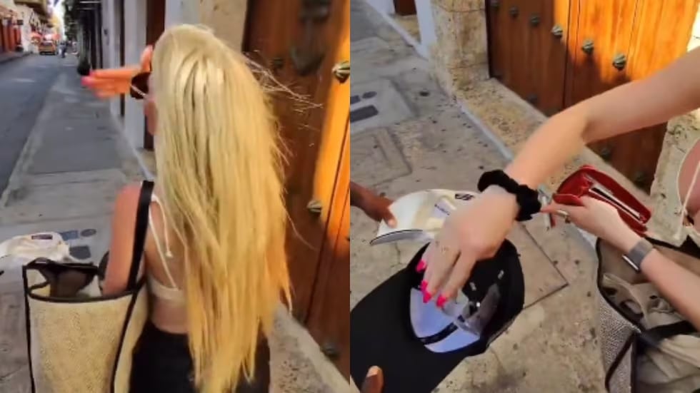 Momentos en que la turista entregaba el dinero. // Colprensa