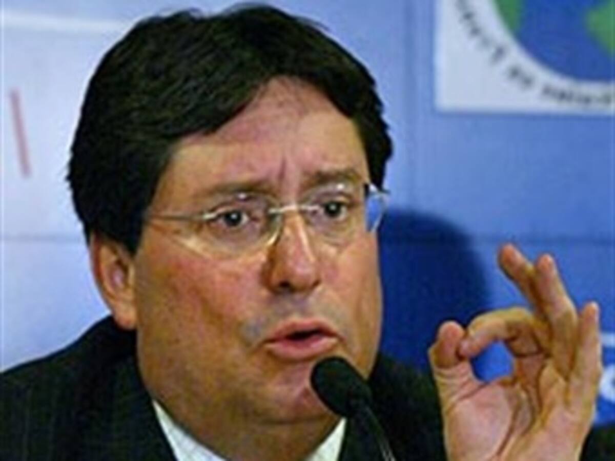 Santos lamenta que en Colombia le crean más a un delincuente que al vicepresidente