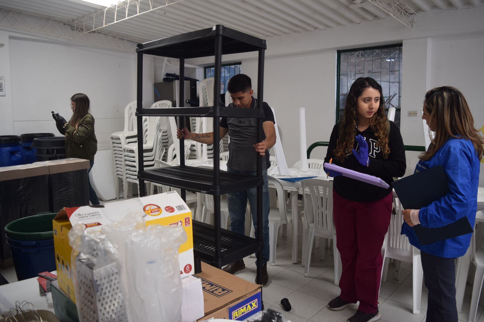 La Alcaldía de Tunja, a través de la Secretaría de Educación Territorial, se hizo la entrega en la nueva sede del Colegio Julius Sieber de menaje, dotación, utensilios de cocina y equipos / Foto: Suministrada.