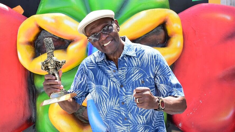 Cuco Valoy recibió el Congo ‘Rey del Pueblo’. Foto: Carnaval S.A