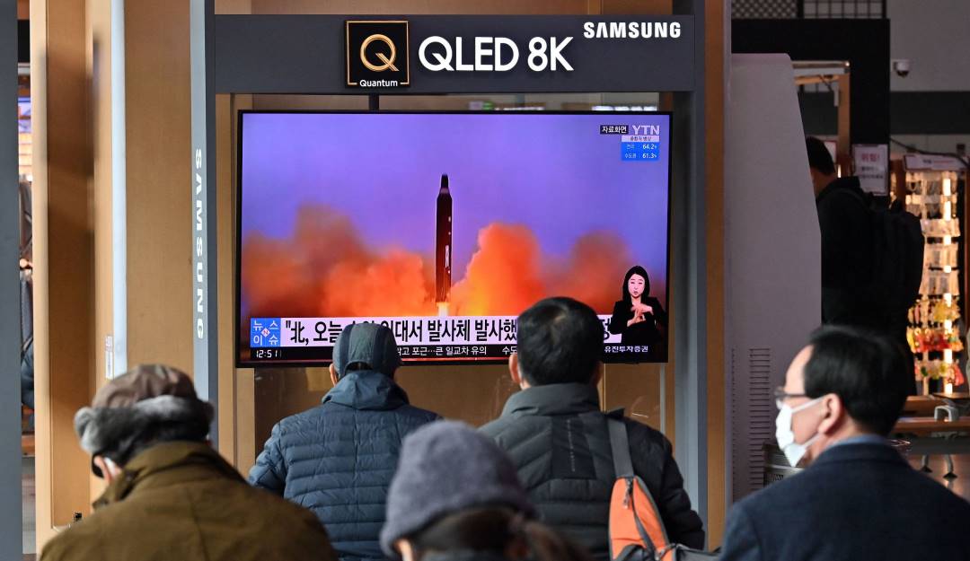 Transmisión del lanzamiento del misil intercontinental desde Corea del Norte.                Foto: Getty 