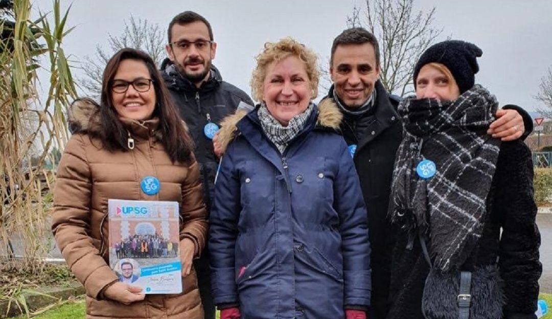 Angela Espinosa (primera a la izquierda)