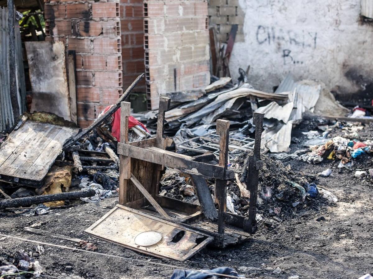 Incendio arrasó con siete viviendas de madera en barrio Nelson Mandela de Cartagena