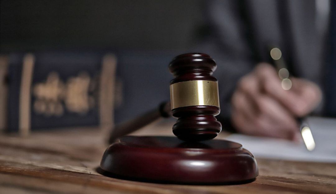 El martillo del juez, uno de los símbolos para impartir justicia