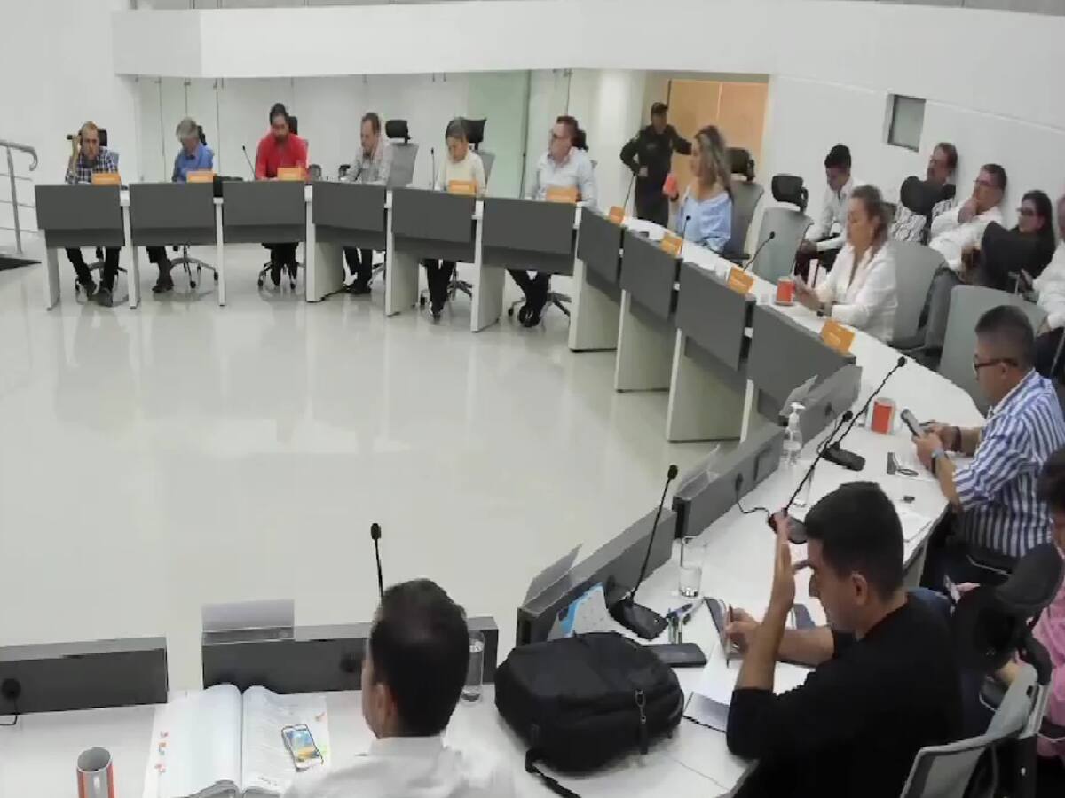 Investigan a casi todos los diputados de la Asamblea de Santander