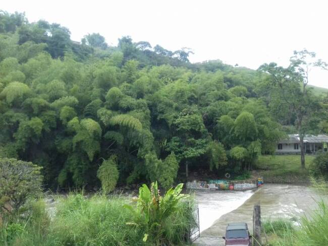 Crecientes de los ríos y derrumbes tiene en alerta a organismos en Quindío