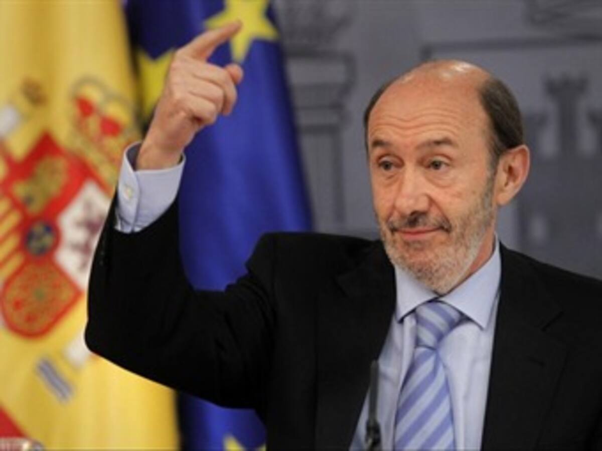 El jefe de la oposición socialista española pide la renuncia de Rajoy