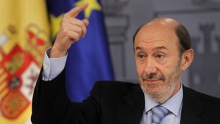 El jefe de la oposición socialista española pide la renuncia de Rajoy